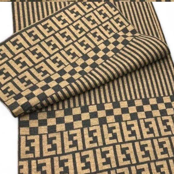 Fendi 100% Wool Scarf - Excellent Condition - 65in x 16in - Picture 2 of 4